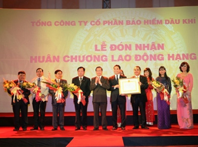 Người nhà nạn nhân MH370 an ủi thân nhân hành khách MH17