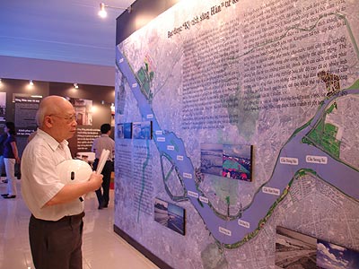 Người nhà nạn nhân MH370 an ủi thân nhân hành khách MH17